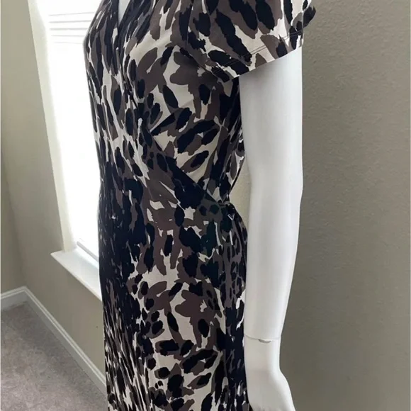 Banana Republic Elegant Black and Cream Patterned Dress (L) - Picture 9 of 11